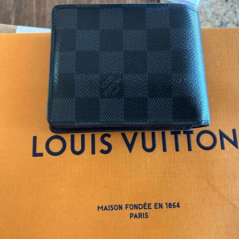 Louis Vuitton men’s wallet for sale - Picture 6 of 7